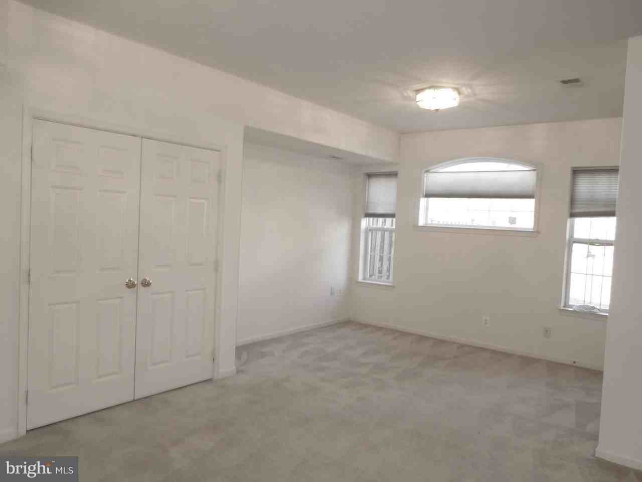 202B Spencer Ter Se - Photo 2 of 4