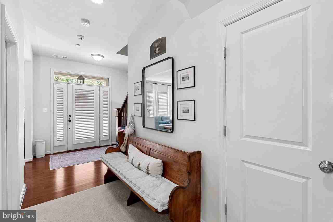22840 Goldsborough Ter - Photo 3 of 37