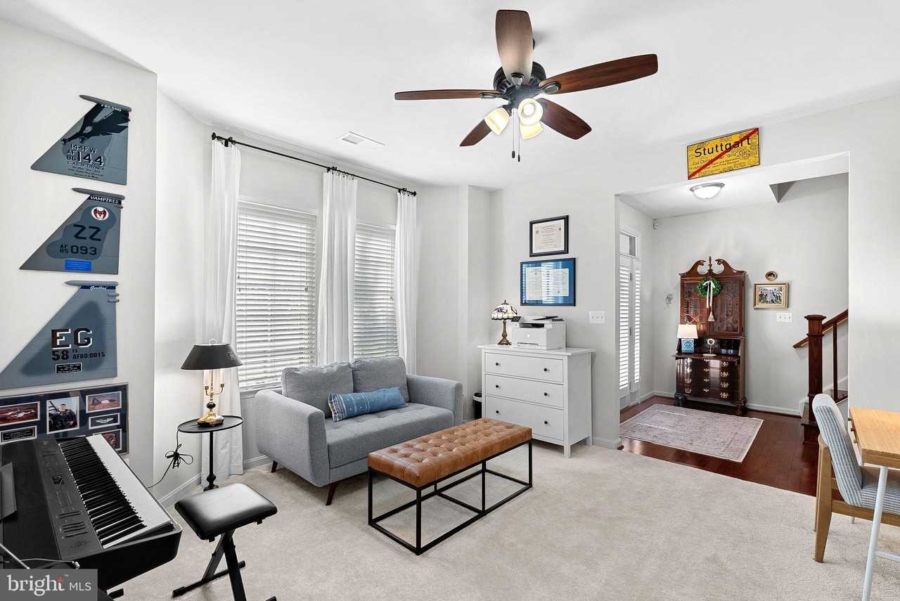 22840 Goldsborough Ter - Photo 4 of 37
