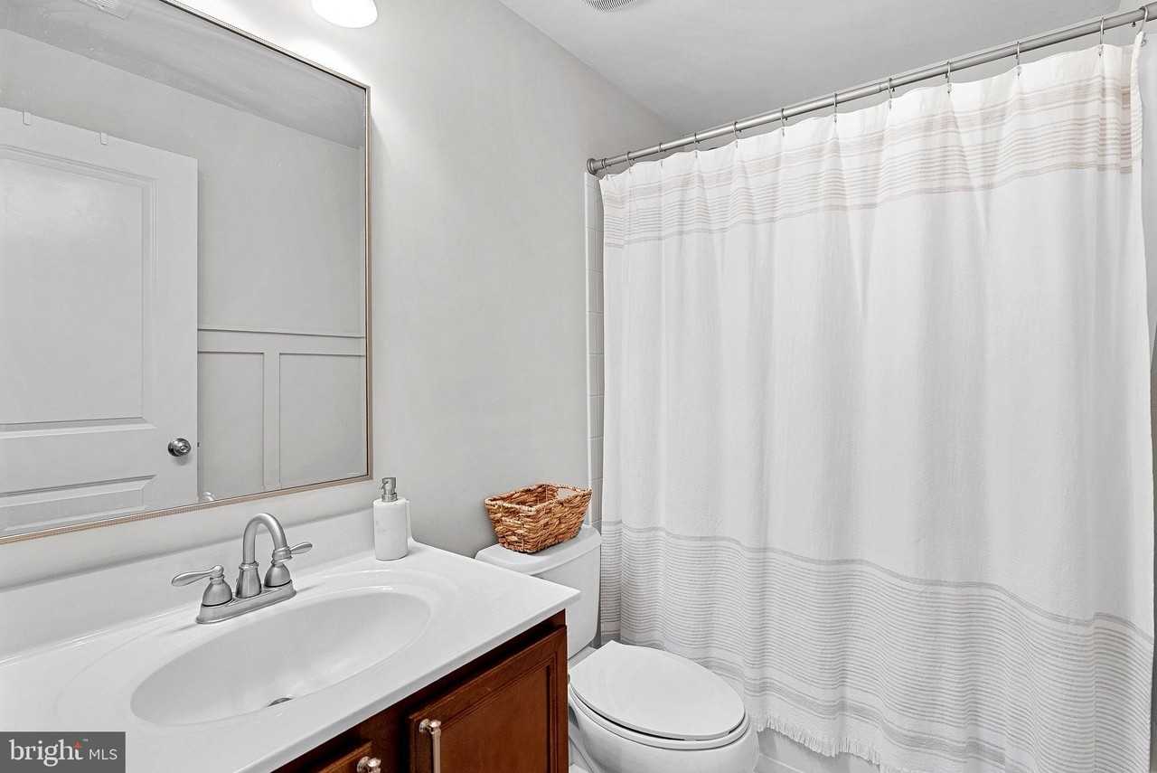 22840 Goldsborough Ter - Photo 6 of 37
