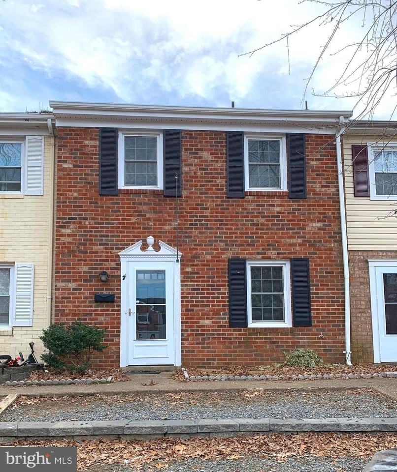 7 Farrell Ln - Photo 2 of 12
