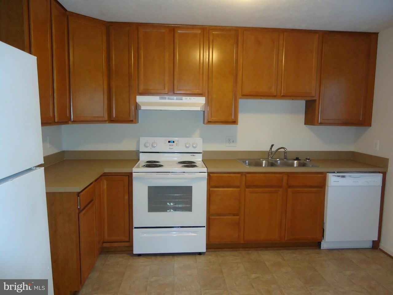 7 Farrell Ln - Photo 3 of 12
