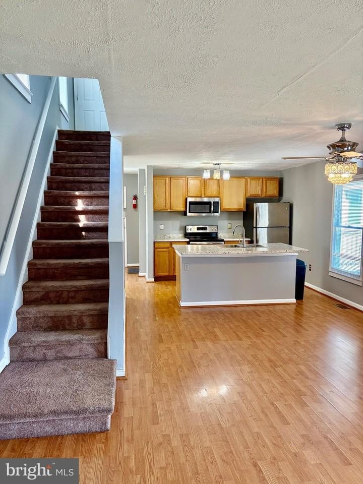 321 N Kent St - Photo 3 of 22