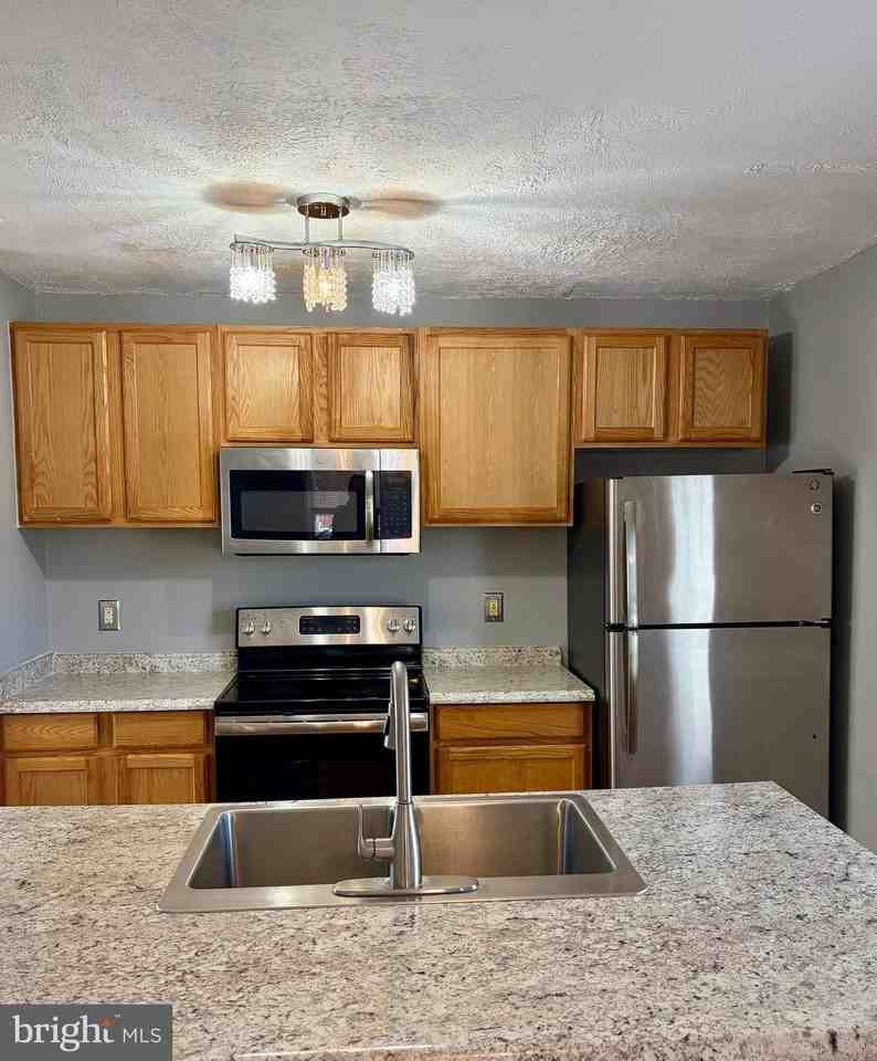 321 N Kent St - Photo 4 of 22