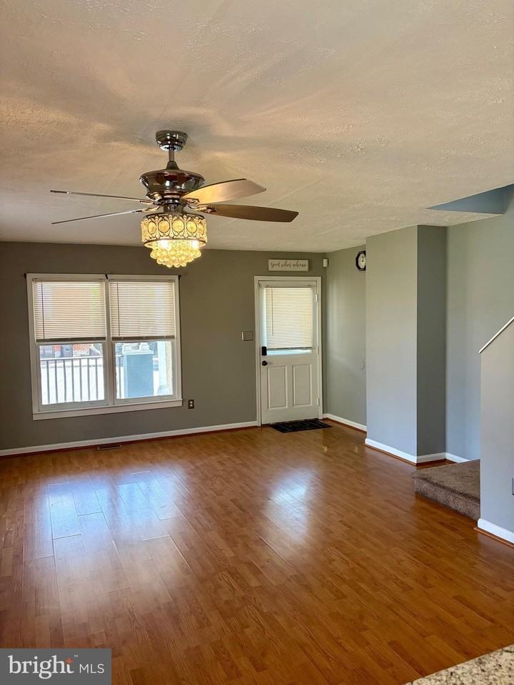 321 N Kent St - Photo 6 of 22