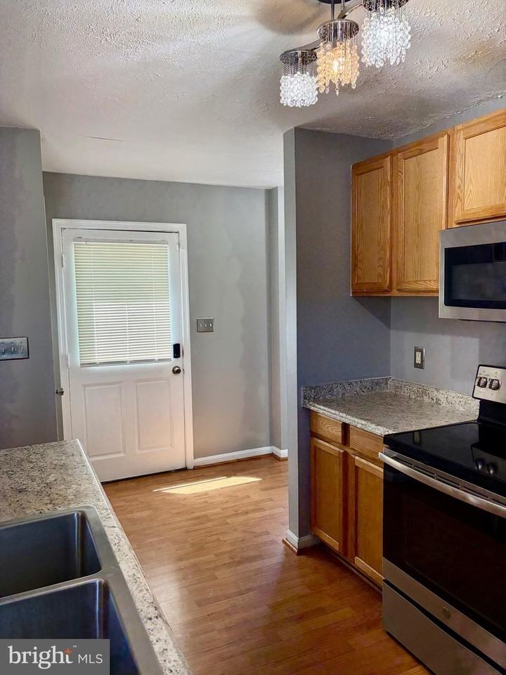 321 N Kent St - Photo 7 of 22
