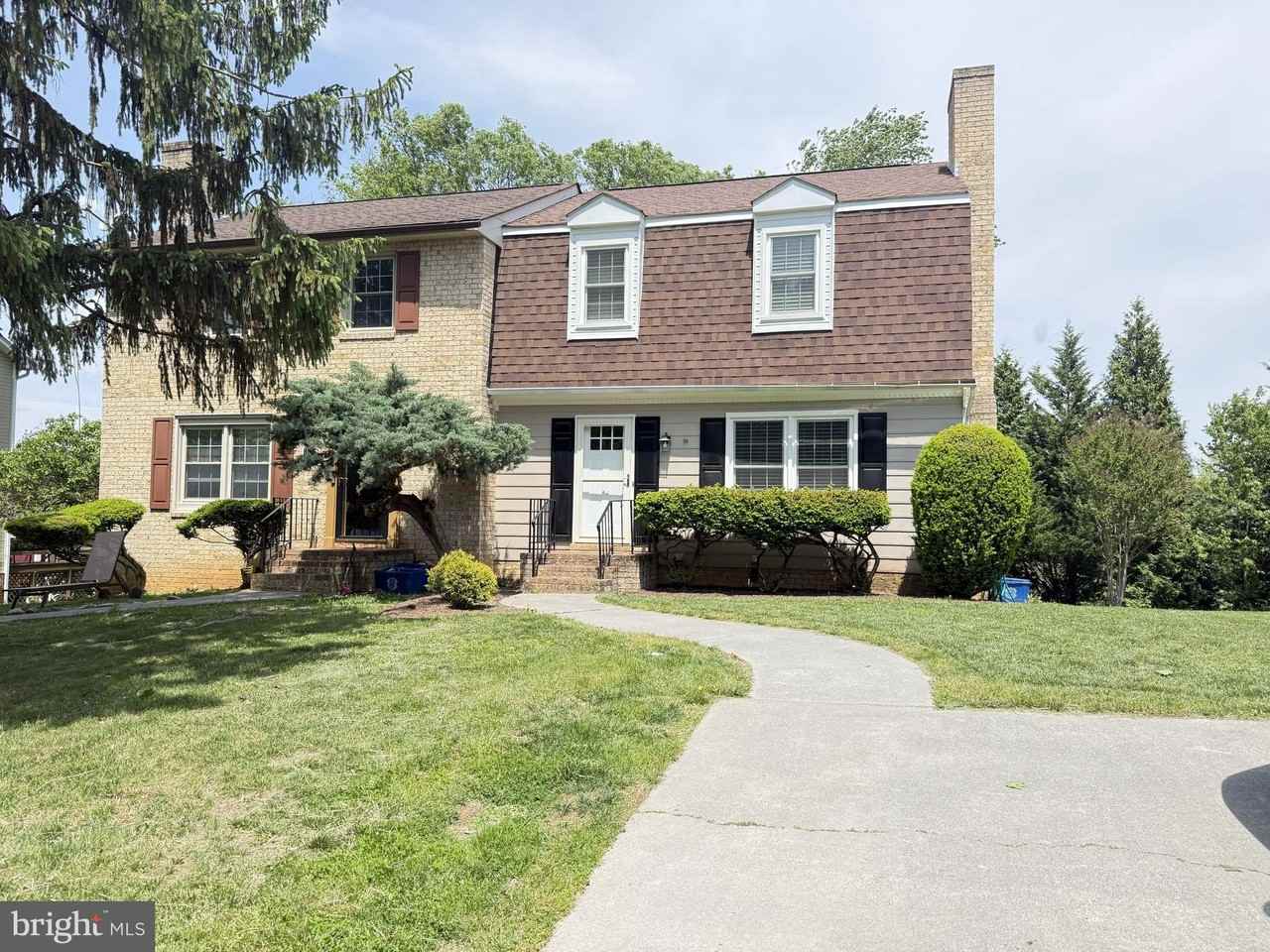824 Appleseed Ct - Photo 2 of 47