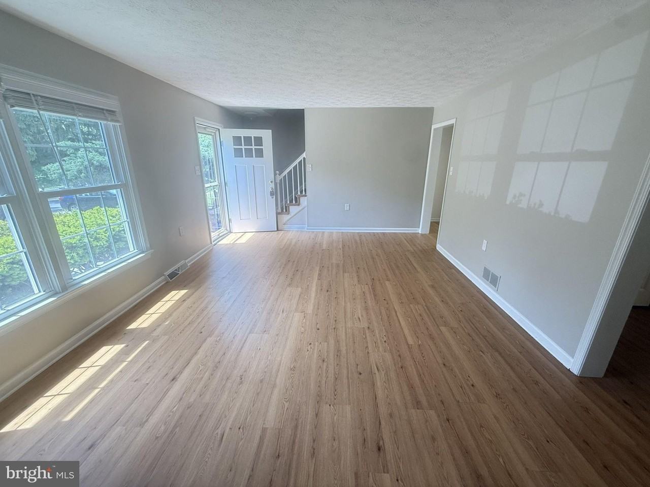 824 Appleseed Ct - Photo 5 of 47