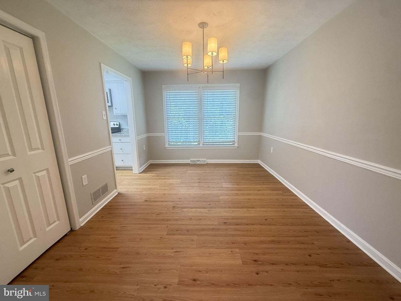 824 Appleseed Ct - Photo 6 of 47