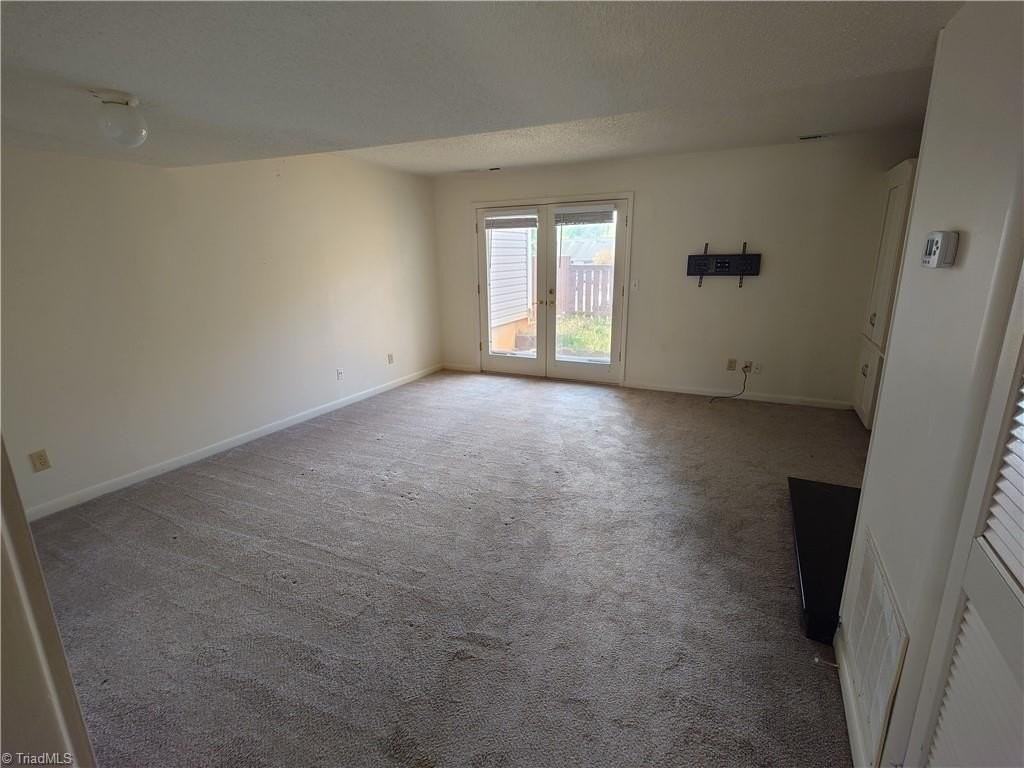 3771 Heathrow Dr - Photo 3 of 4