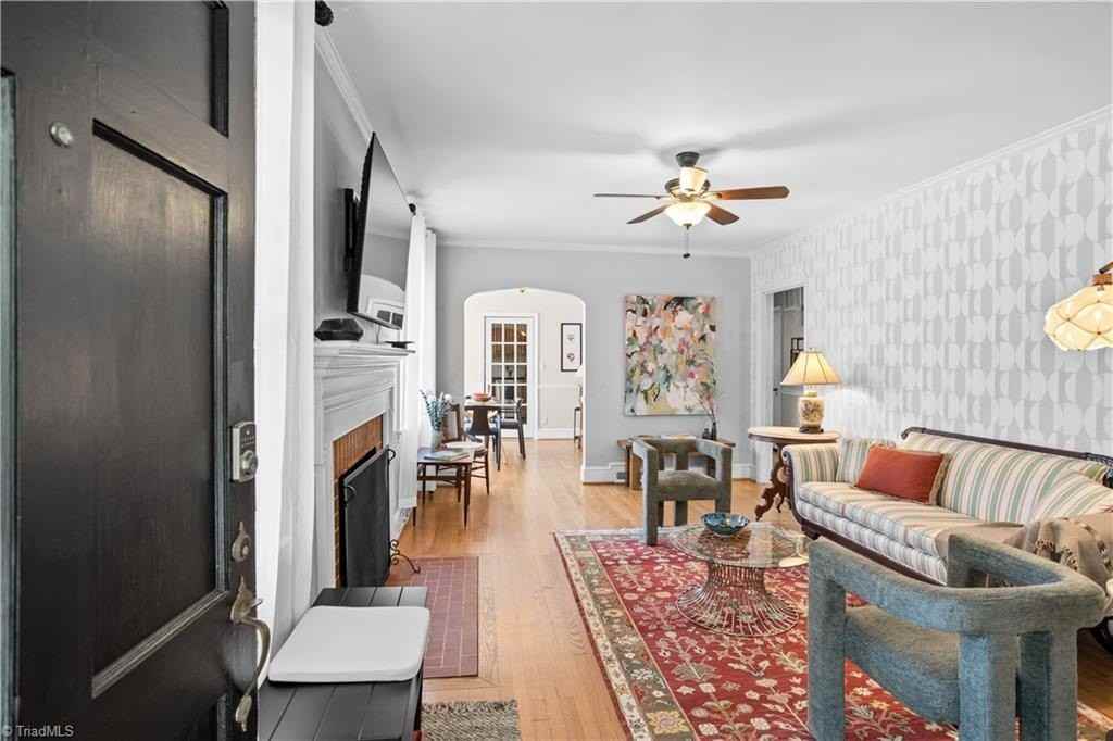 2377 Westfield Ave - Photo 4 of 21