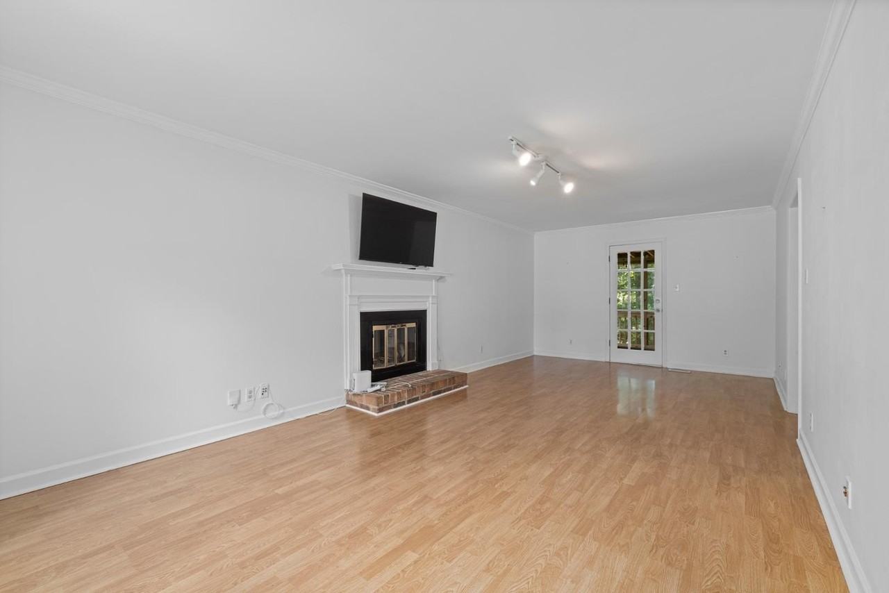 3804 Zenith Pl - Photo 5 of 32