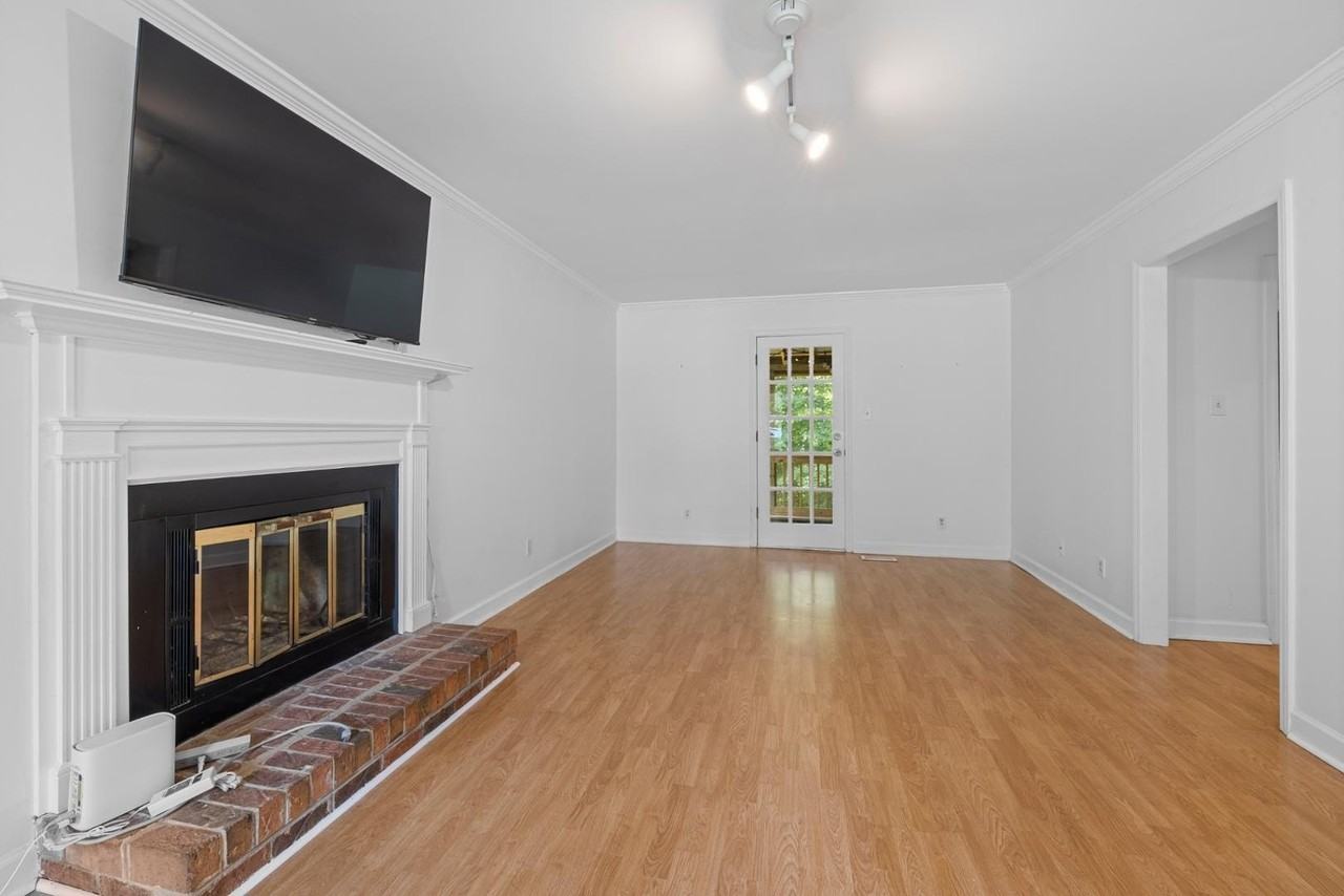 3804 Zenith Pl - Photo 6 of 32