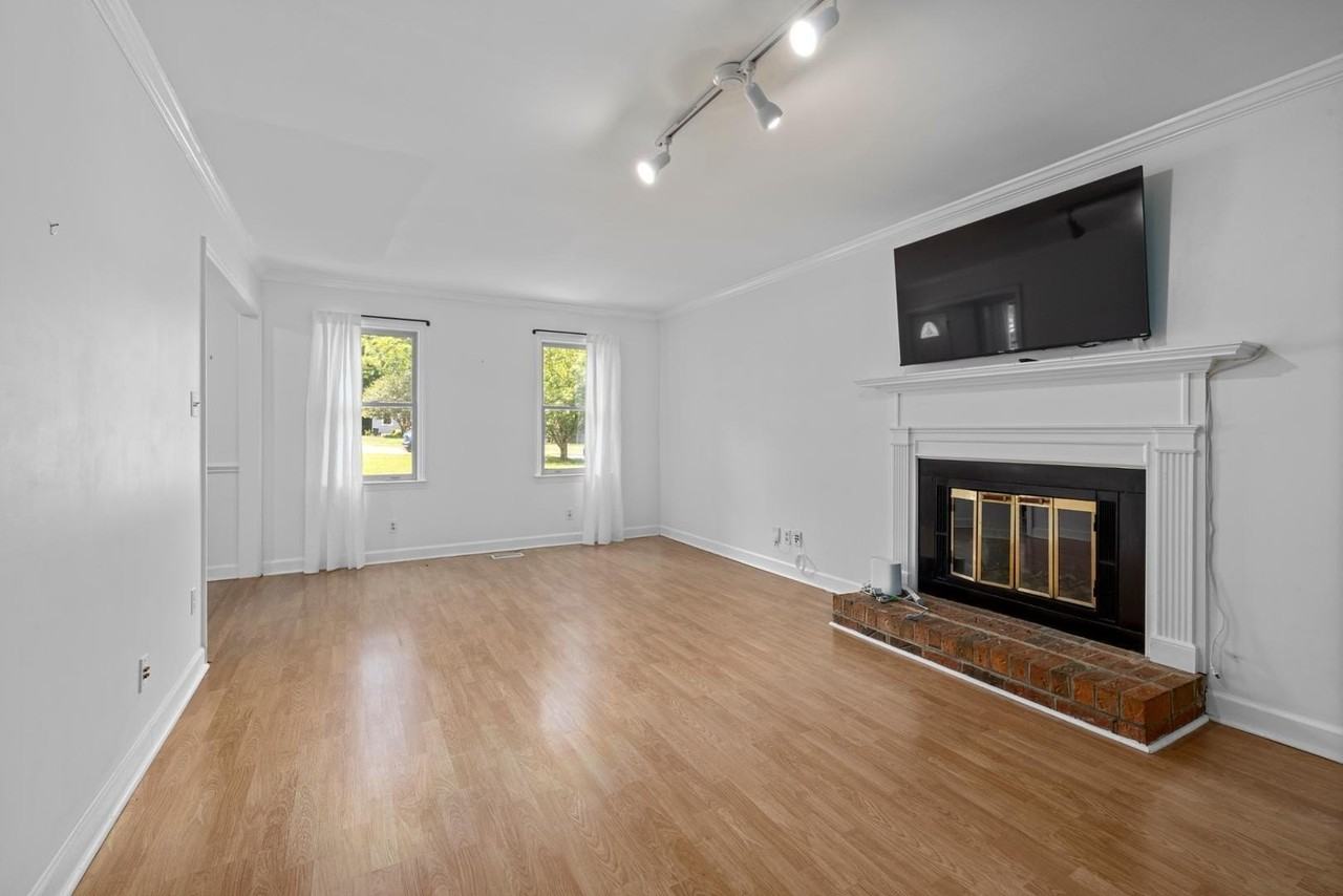 3804 Zenith Pl - Photo 7 of 32
