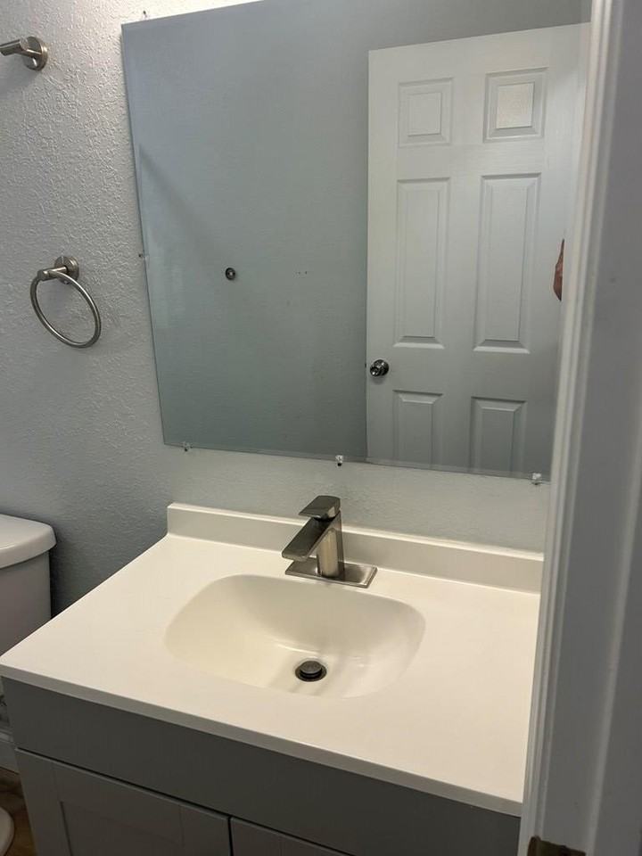 2437 University Dr - Photo 7 of 8