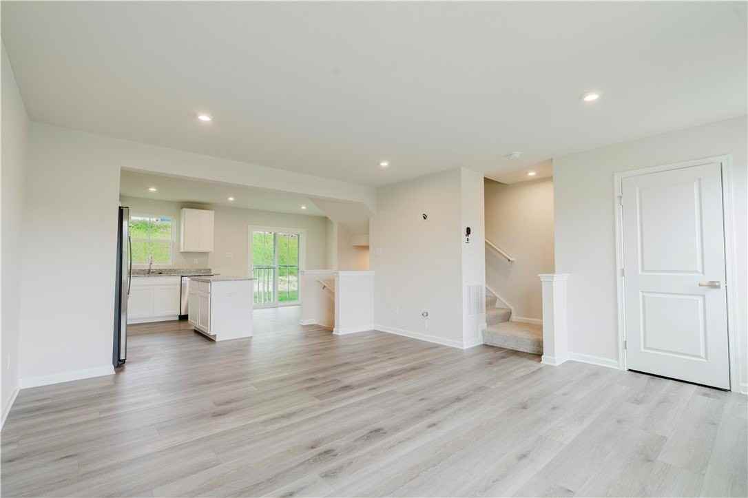 159 White Oak Dr #B - Photo 3 of 16