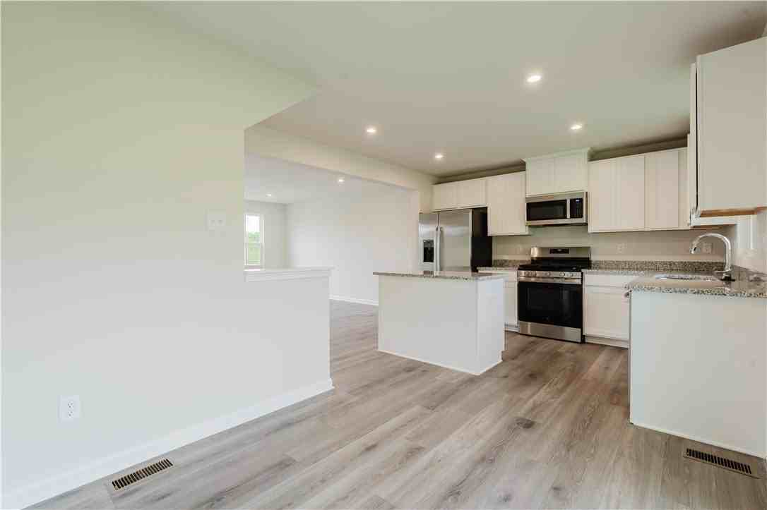 159 White Oak Dr #B - Photo 4 of 16