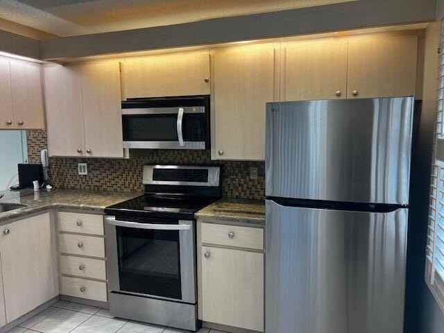 4701 Roxbury Ct - Photo 3 of 34