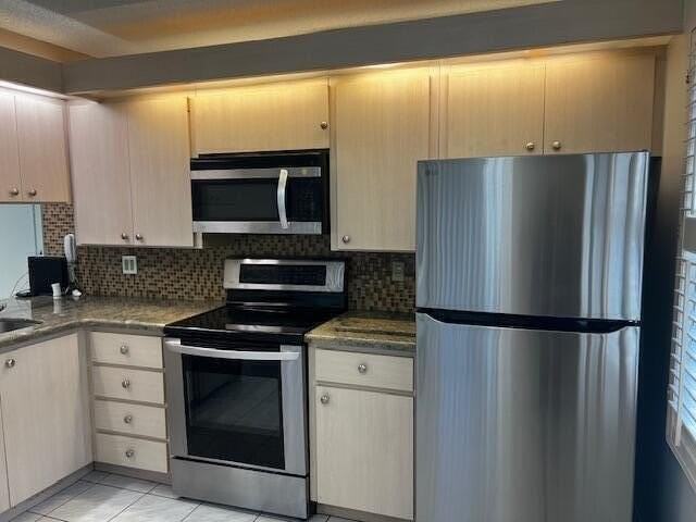 4701 Roxbury Ct - Photo 4 of 34
