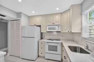 featured image of 310 S J St #2