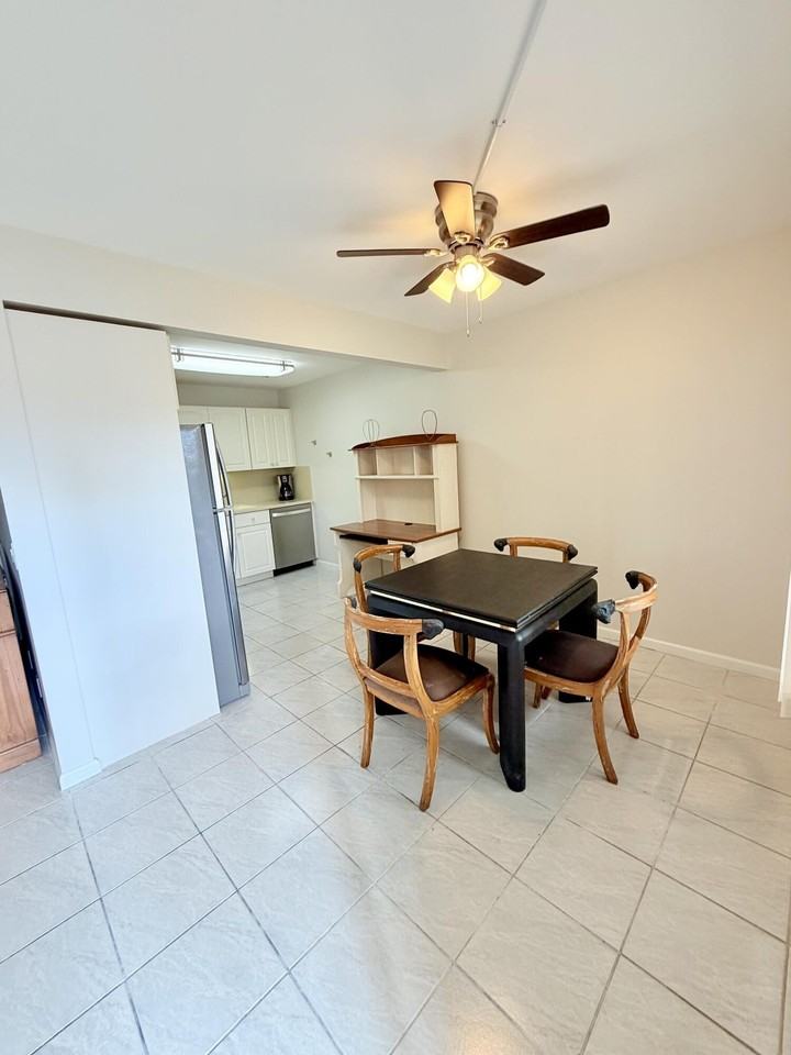 1004 Newcastle A - Photo 4 of 39
