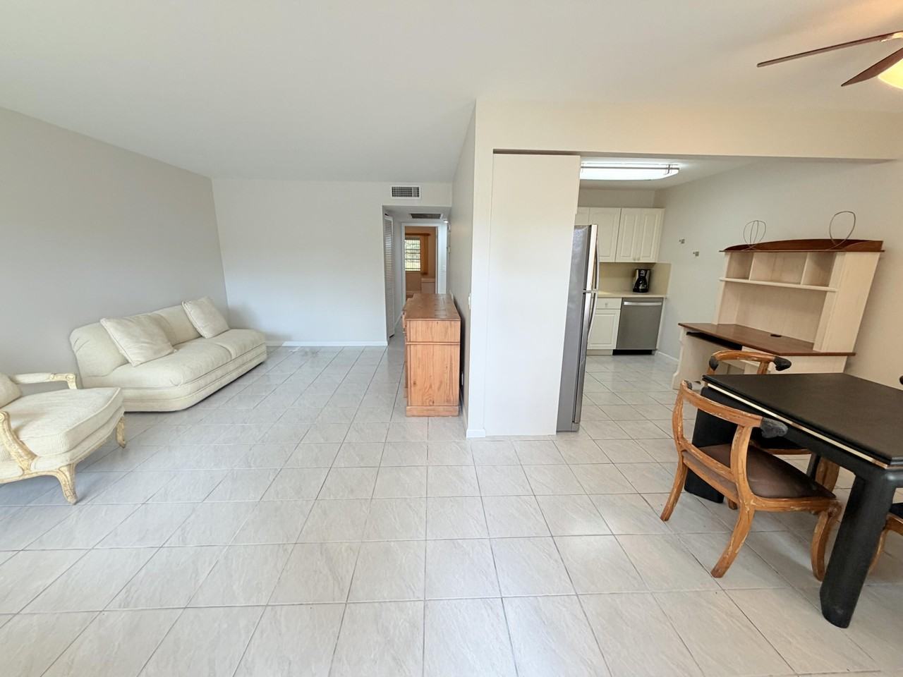 1004 Newcastle A - Photo 5 of 39
