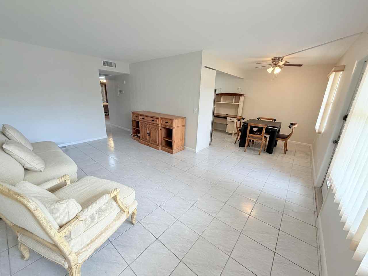 1004 Newcastle A - Photo 6 of 39