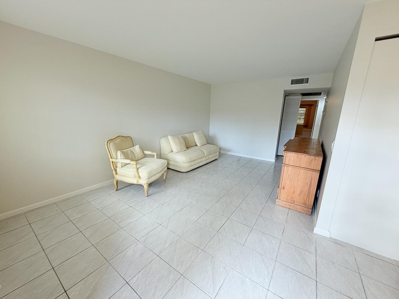 1004 Newcastle A - Photo 7 of 39