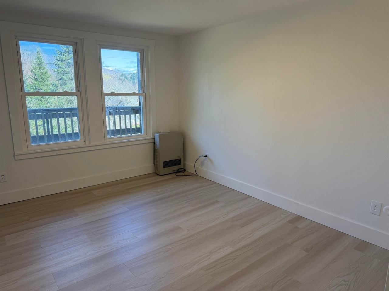 473 Maple St - Photo 2 of 4