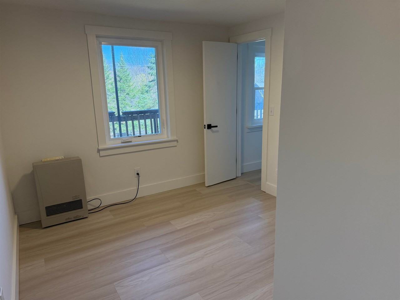 473 Maple St - Photo 3 of 4