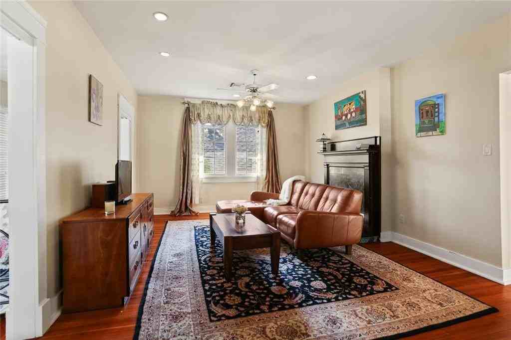 2725 Chestnut St - Photo 4 of 21