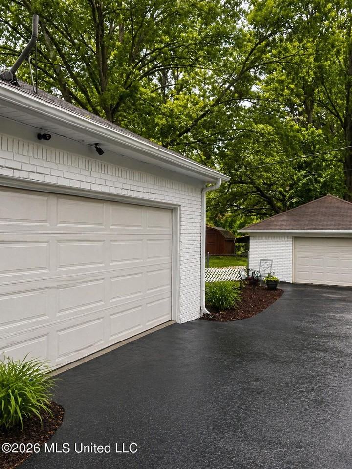 6935 Meadowbrook Ln - Photo 2 of 3