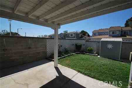 6711 Hampton Ct - Photo 3 of 12