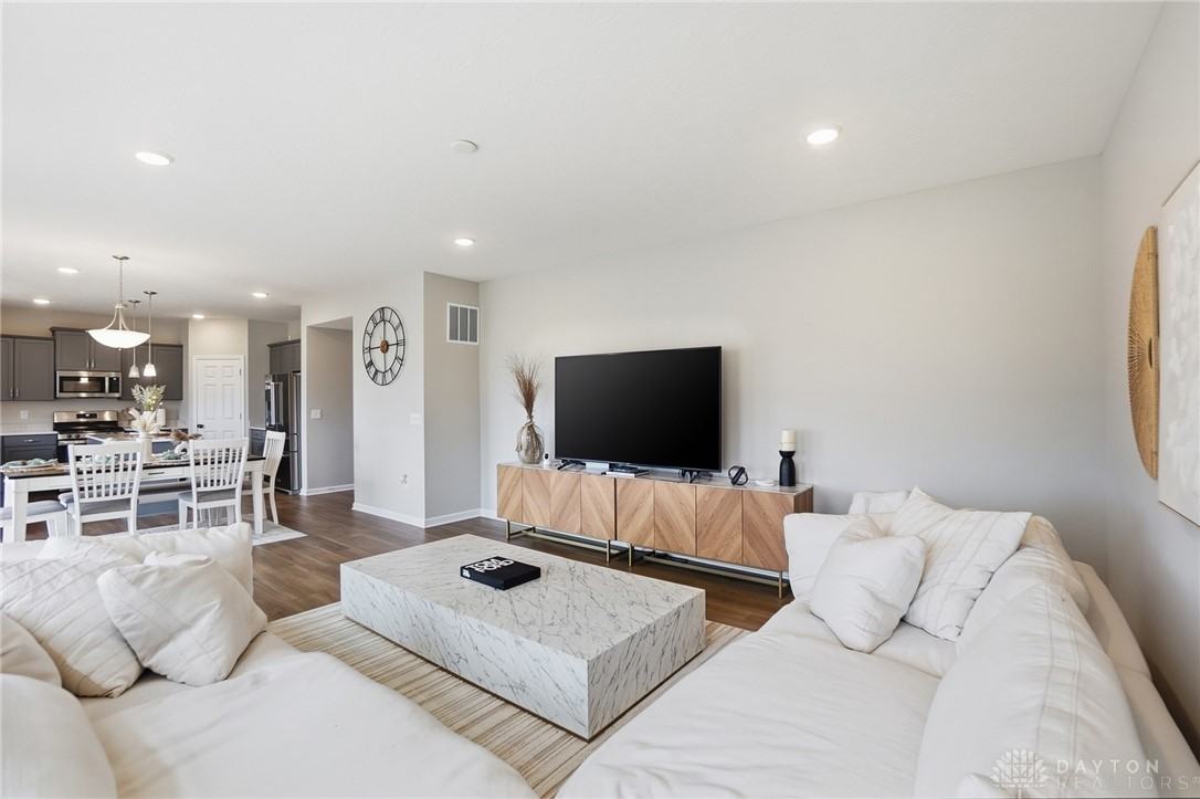 3059 Chamberlin Dr - Photo 4 of 35