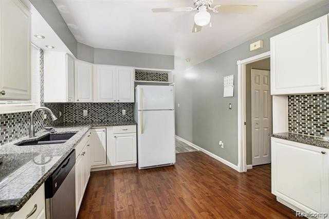 5613 Bedford St - Photo 7 of 17