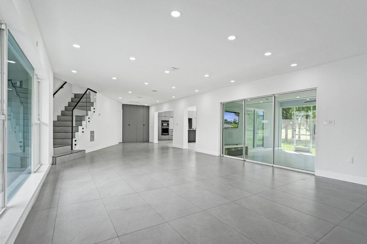 6700 E Tropical Way - Photo 3 of 50