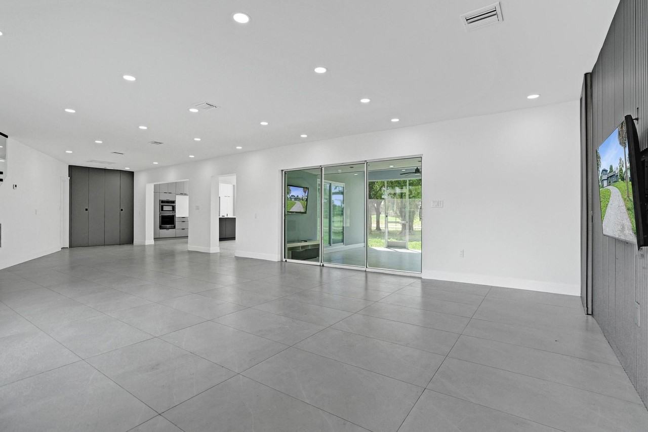 6700 E Tropical Way - Photo 4 of 50