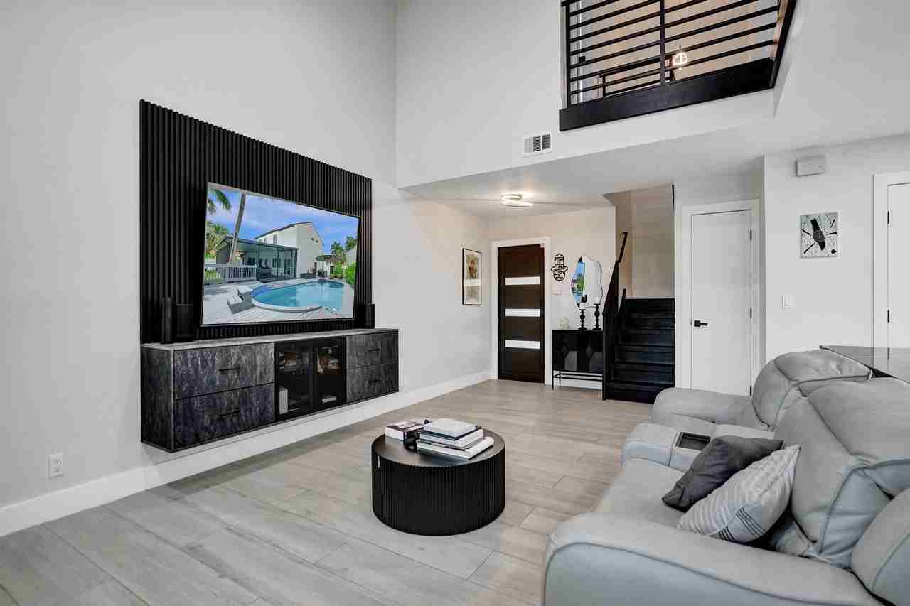 2800 W Aviary Dr - Photo 7 of 50