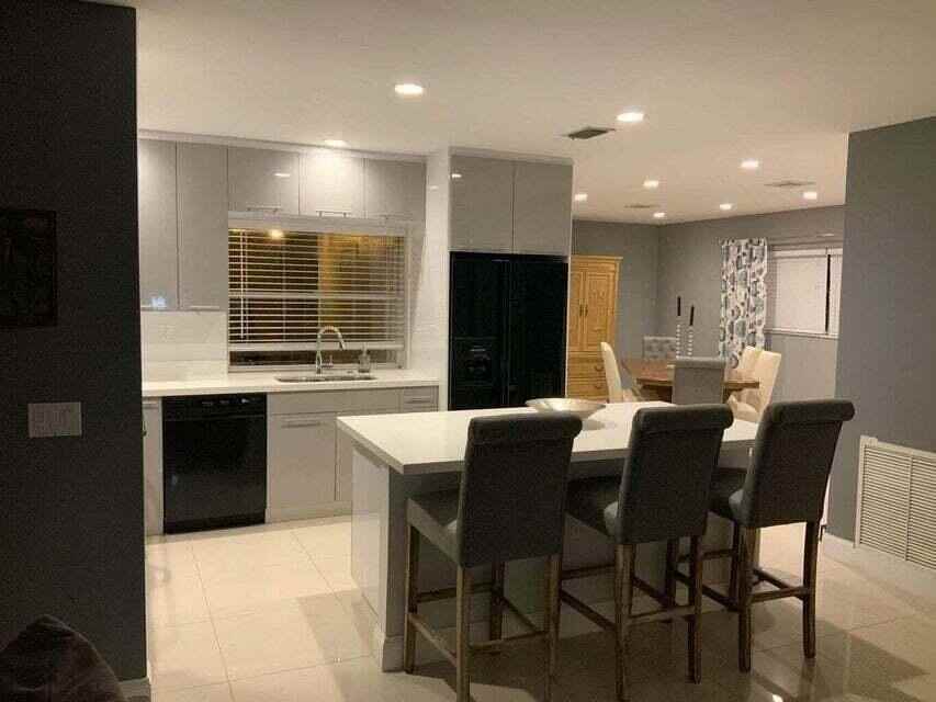 3911 Nw 4th Ct - Photo 5 of 13