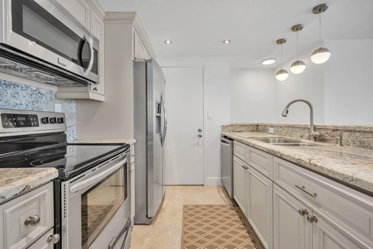 720 Bayshore Dr #304 - Photo 5 of 20