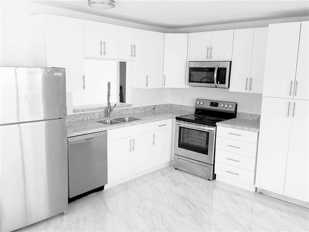 1826 Johnson St - Photo 2 of 11