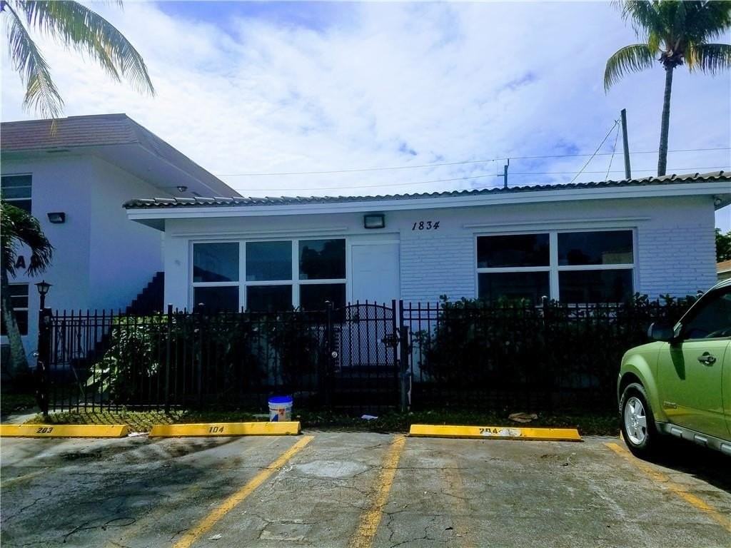 1826 Johnson St - Photo 3 of 11
