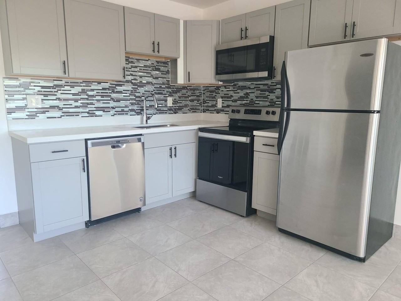 2719 Lincoln St #4 - Photo 4 of 10