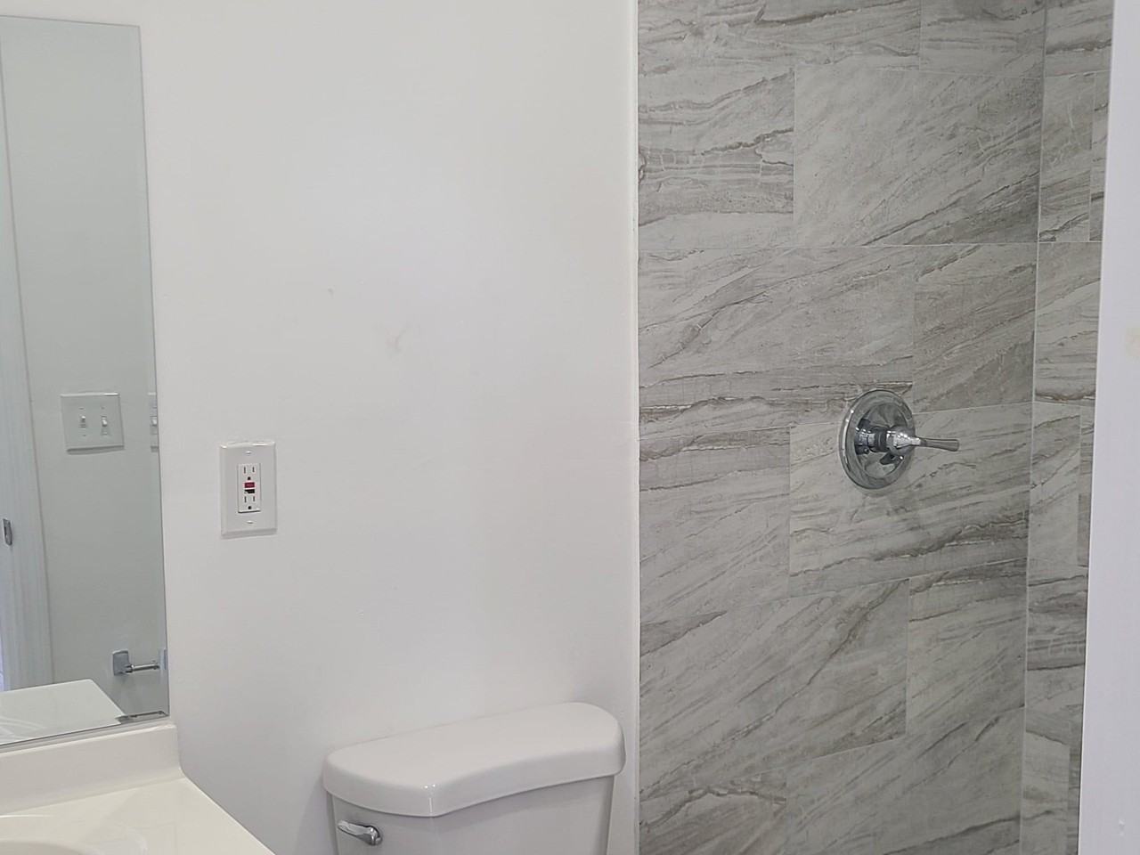 2719 Lincoln St #4 - Photo 5 of 10