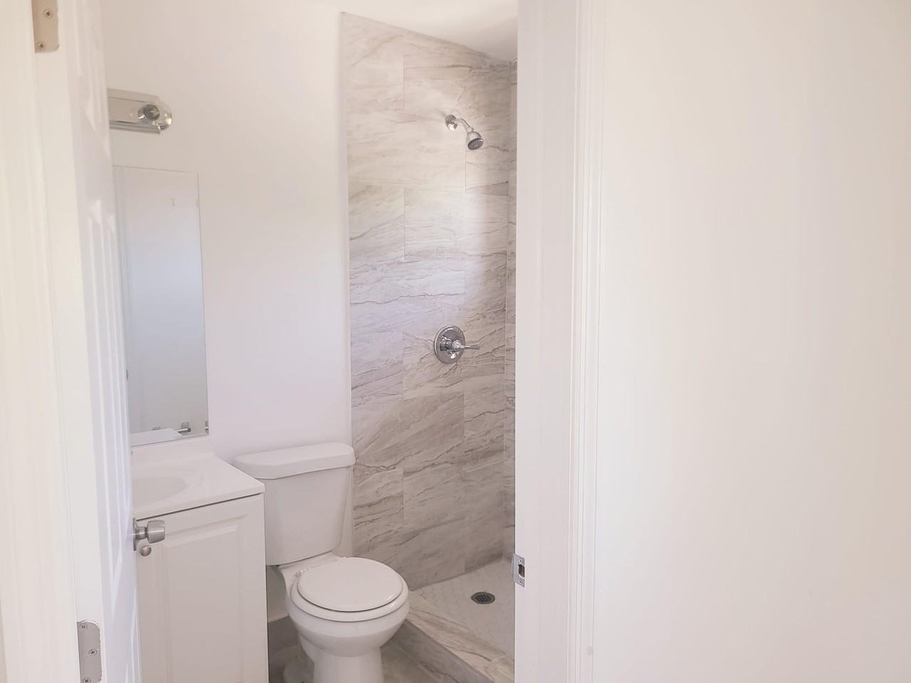 2719 Lincoln St #4 - Photo 6 of 10