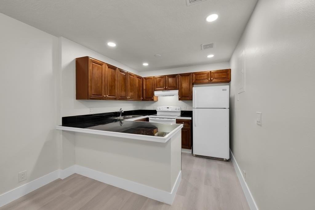 10835 Nw 45th St - Photo 4 of 11