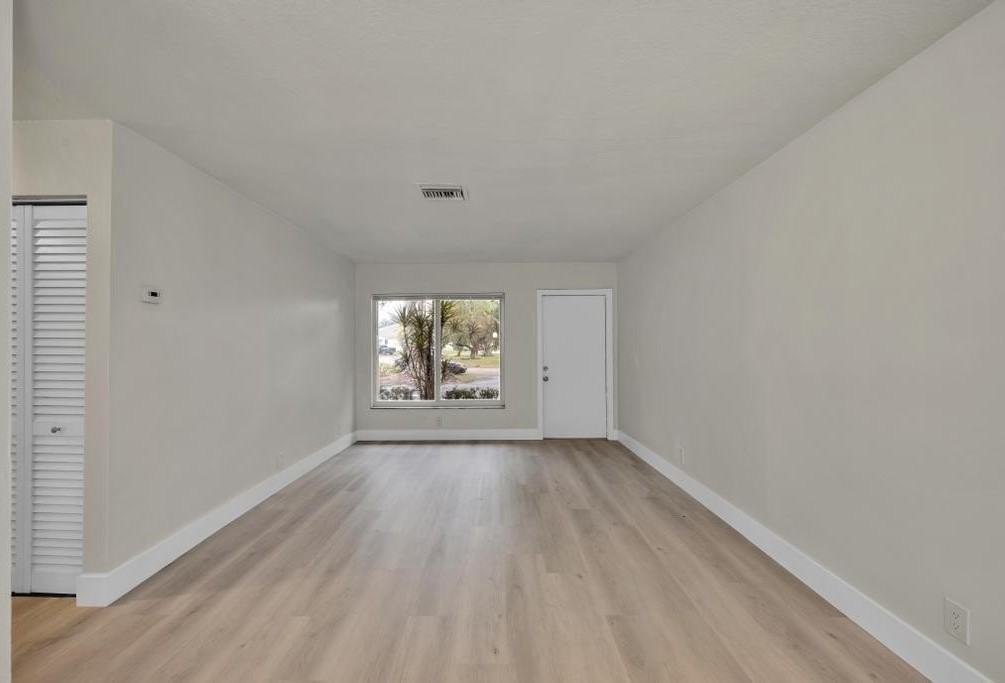 10835 Nw 45th St - Photo 5 of 11