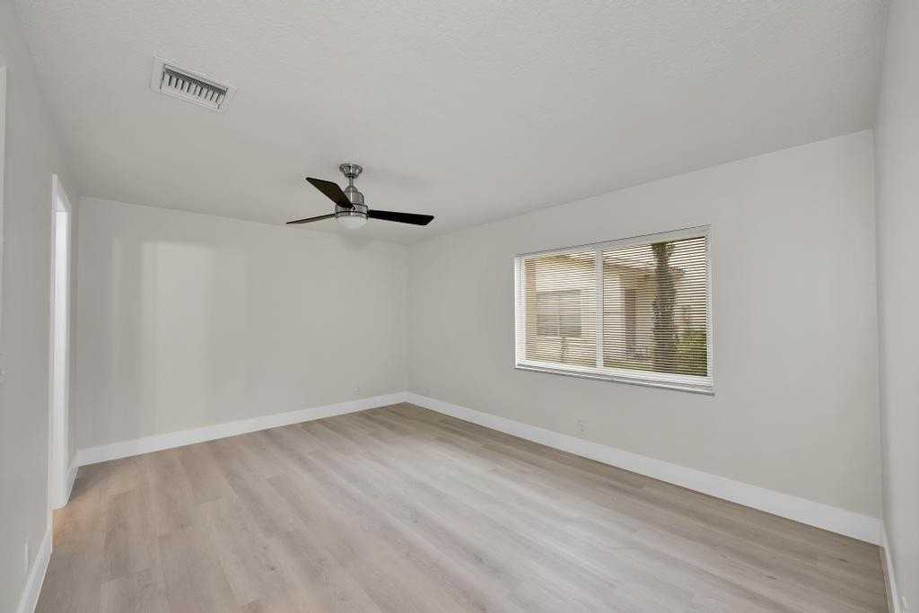 10835 Nw 45th St - Photo 7 of 11