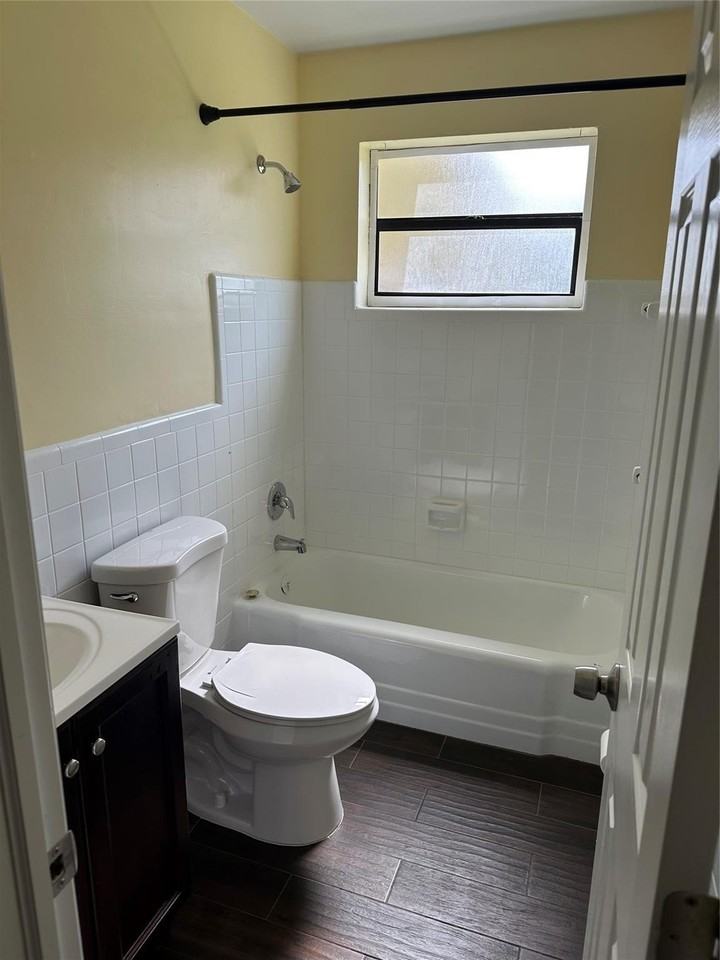 6231 Nw 13th St - Photo 2 of 13