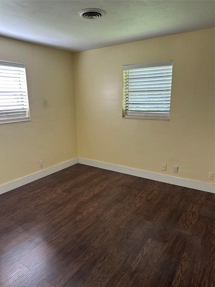 6231 Nw 13th St - Photo 6 of 13